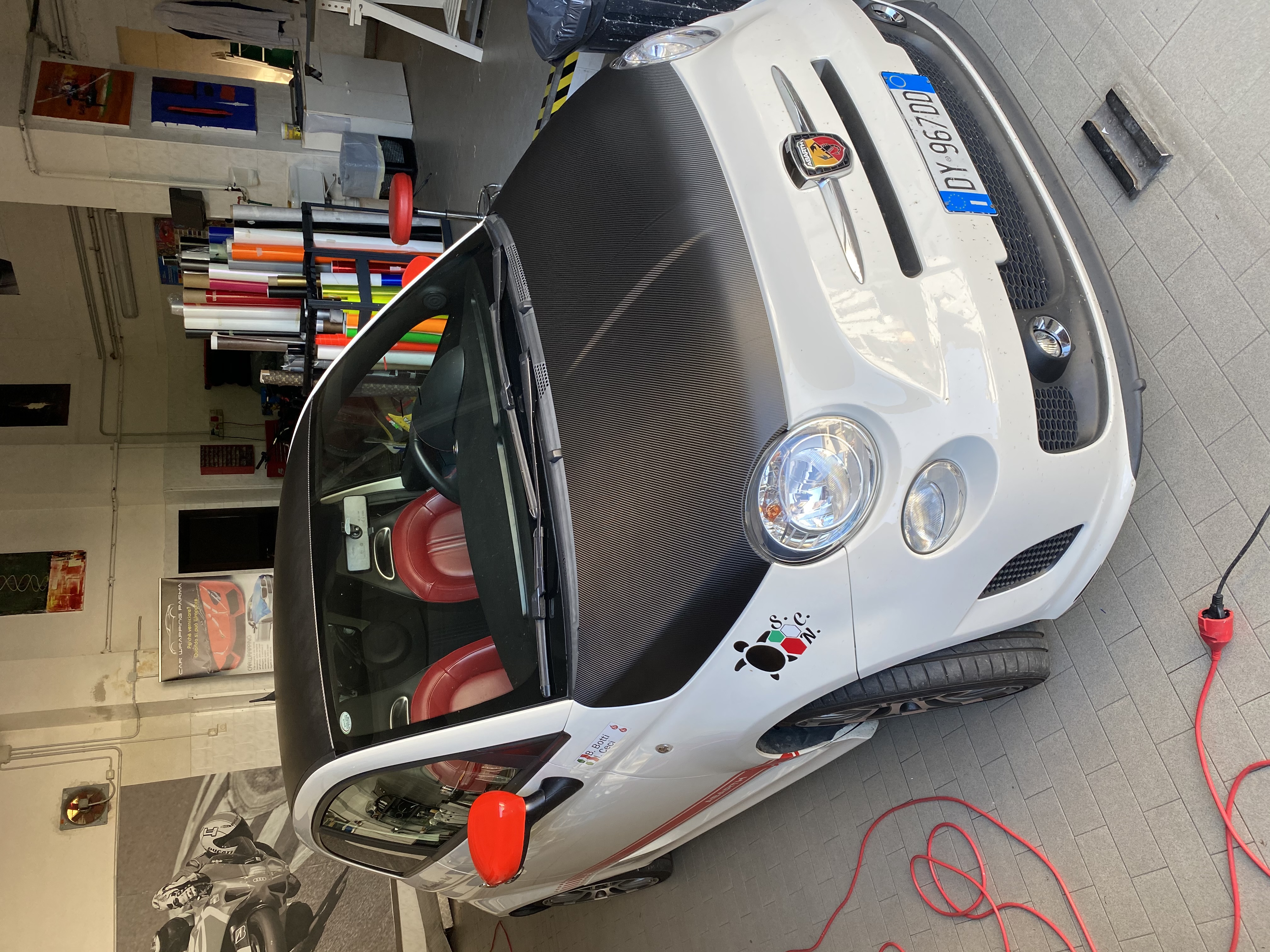 500 Carbon look